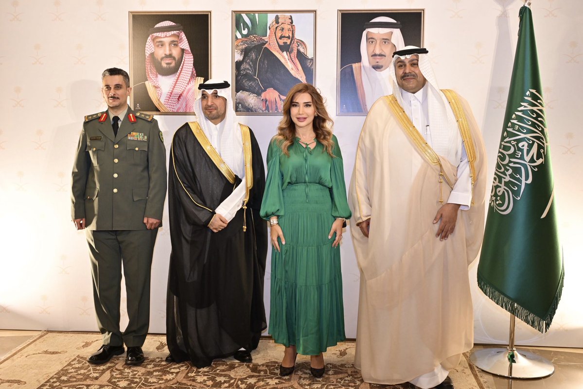 zoueinCarole's tweet photo. نحتفي بالمملكة التي ترفع سقف الطموح وتحوّل الرؤية إلى إنجاز، وبشعبٍ يعتزّ بجذوره ويصنع مستقبله بثقة , وفي بيروت، جمعنا اليوم الوطني السعودي على الفرح والاعتزاز. كلّ الشكر لسعادة السفير فهد الدوسري وفريق السفارة على احتفال يليق بالمناسبة وحفاوة تعكس كرم المملكة وأهلها. دام عزّكم، ودامت رايتكم عالية@FahadAALDOSARI @KSAembassyLB