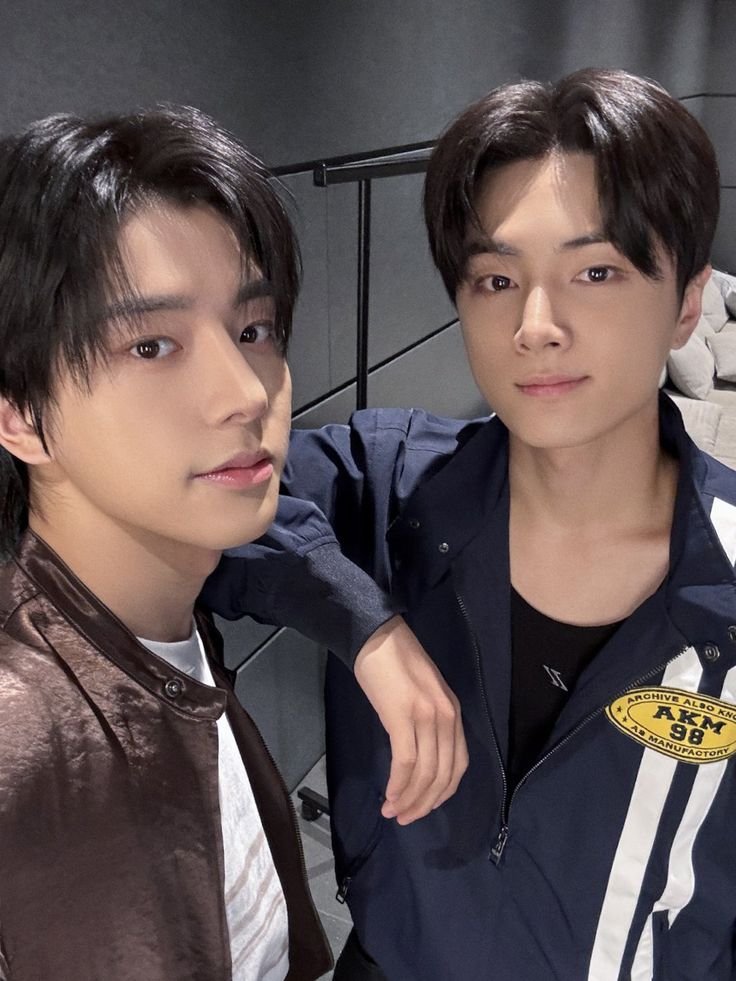 FadedJaeyun's tweet photo. @FadedJongseong mau yang mana? https://t.co/bKC4kntR6v