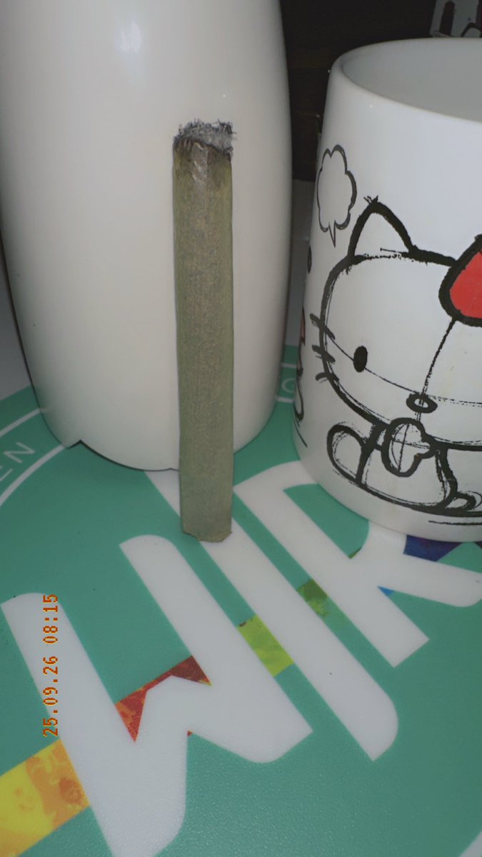 snnowwww's tweet photo. Fri-high Day💨 https://t.co/6Axb7Vn3Cp