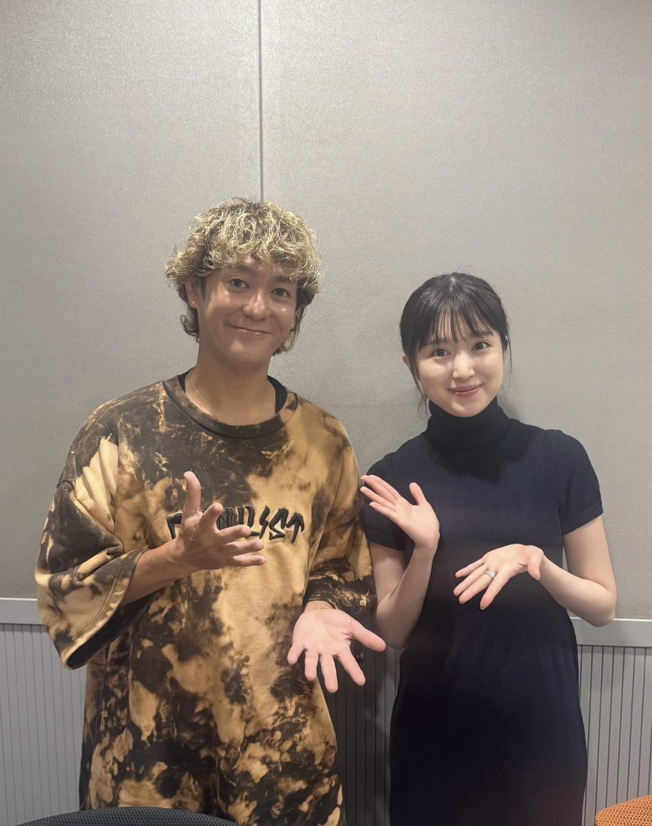 makuai_radio's tweet photo. #福本莉子幕らじ ニッポン放送でこの後17時から！

前回に引き続き、ゲストに #HY から 新里英之さんがスタジオに遊びに来てくださいます🏝

今回は新里さんから「沖縄の方言」についてのクイズを出題していただきますよ〜！

https://t.co/tNKnszGij0 https://t.co/ssAUQ2XRbF