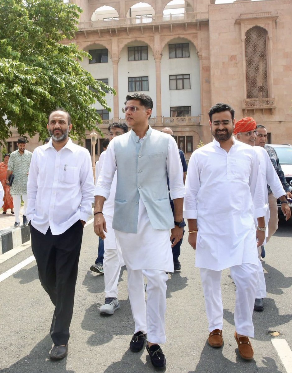 RamniwasGawriya's tweet photo. राजस्थान प्रदेश कांग्रेस कमेटी के उपाध्यक्ष एवं रानीवाड़ा विधायक श्री रतन देवासी जी को जन्मदिन की हार्दिक बधाई एवं शुभकामनाएं !
@RatanDevasiINC https://t.co/z5zBkOLBIj