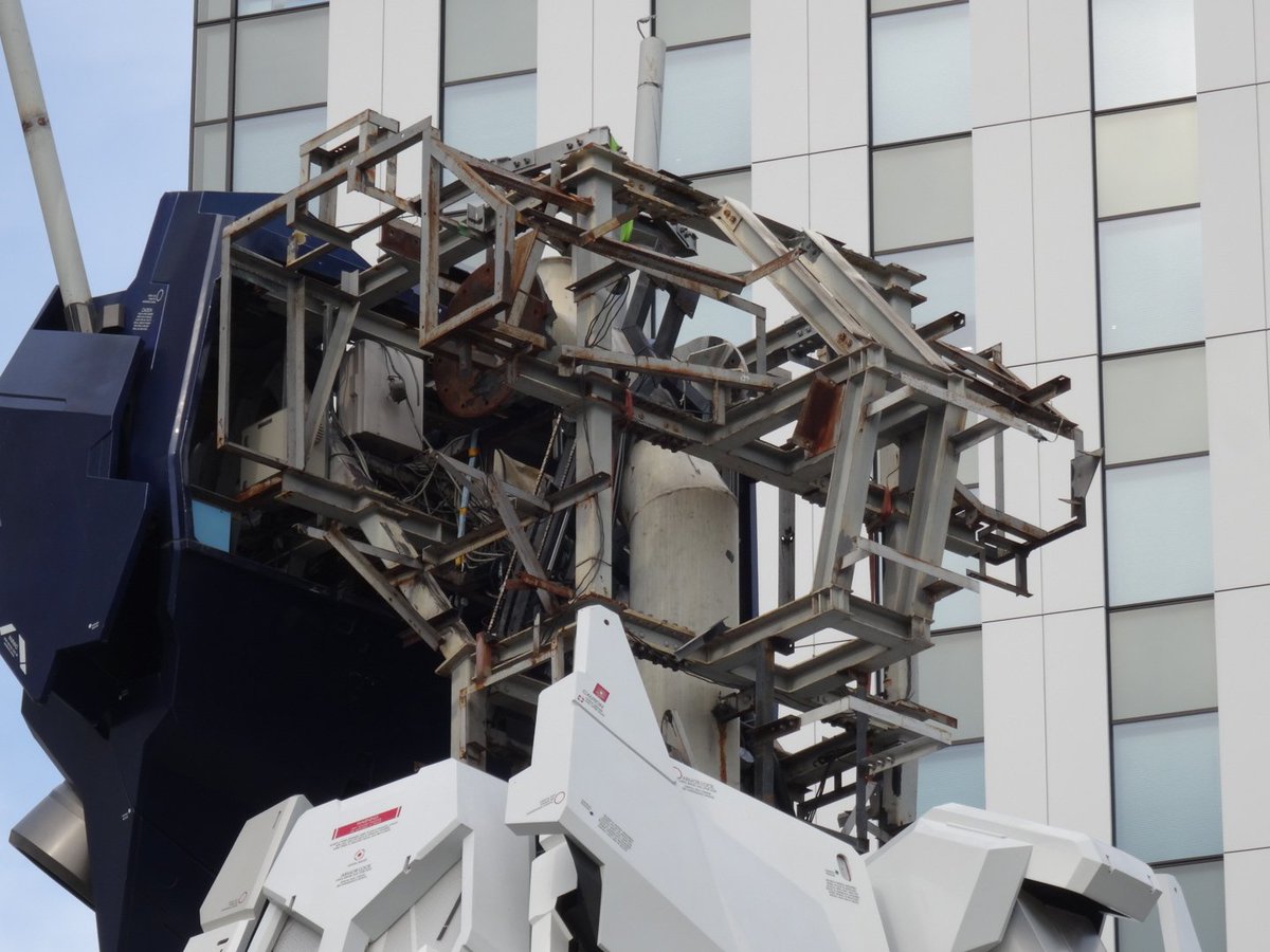 unya41447845's tweet photo. バックパック残して上半身の外装パーツはパージされました
#ユニコーンガンダム立像解体工事 https://t.co/JXjrWmgqUm