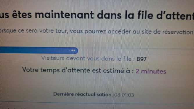 LiveWmaureen's tweet photo. Donc là ma mère a eu un code pour son groupe préféré, on arrive dans la file d’attente, en 2 minutes notre tour, les places dans le panier et là message d’erreur qui nous a bloqué jusqu’à 8h30 pour ensuite nous dire que c’est un lien unique et ça marche plus ?? Dégoûtée #oasis https://t.co/0FXxbdxXsI