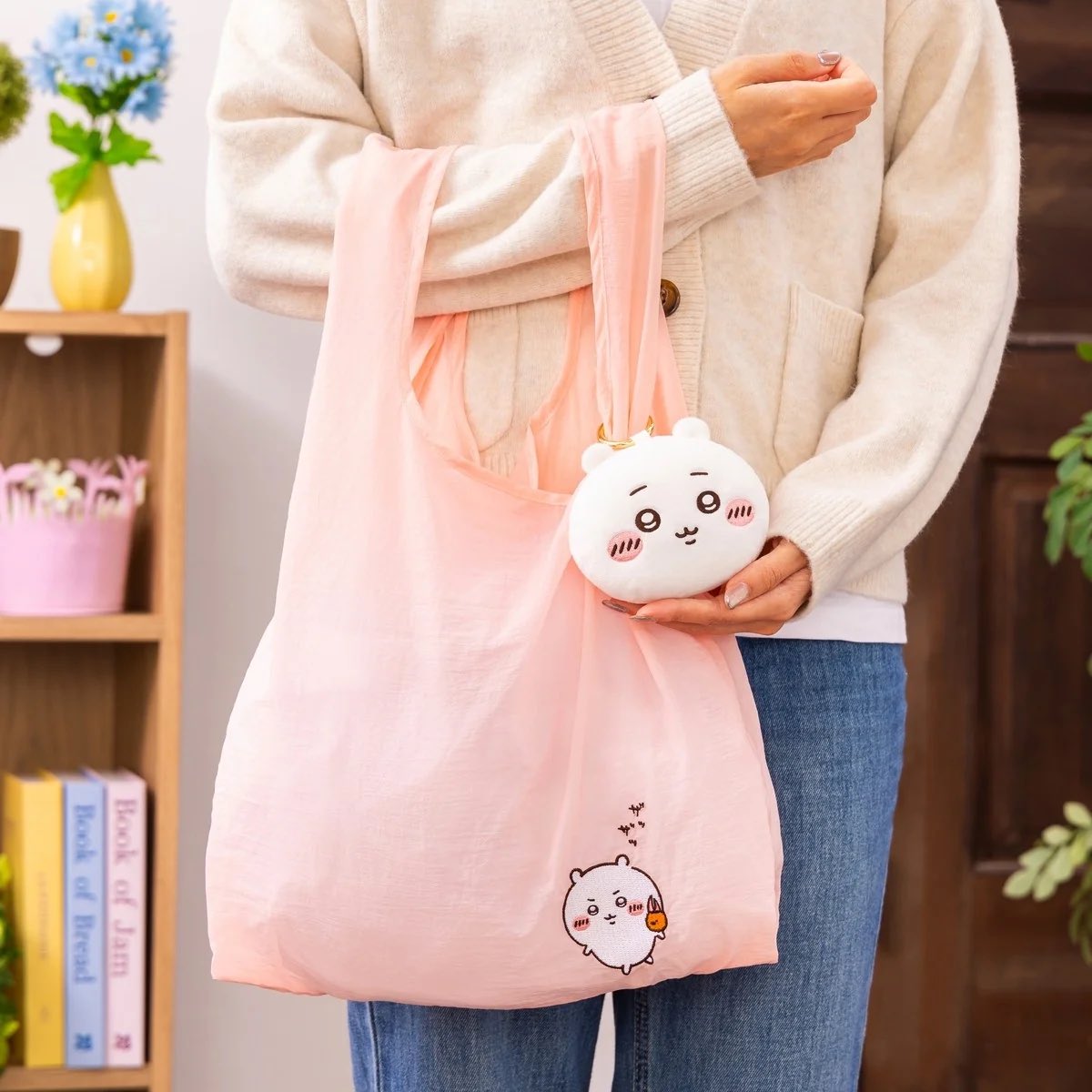 k42wKKihKBGTvXv's tweet photo. ちいかわ エコバッグ入りおかおマスコットが10種類販売中です！！

ちいかわマーケット↓
https://t.co/C361dWoDzc https://t.co/tEq6iFXTkG