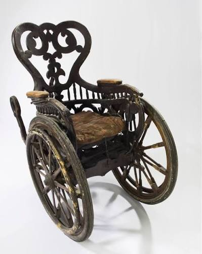 saintbetelgeuse's tweet photo. a lot of ~late 1800s-1900s medical devices looked metal as hell so it's a real shame we don't have more characters with mobility aids... https://t.co/uP5CO2msps