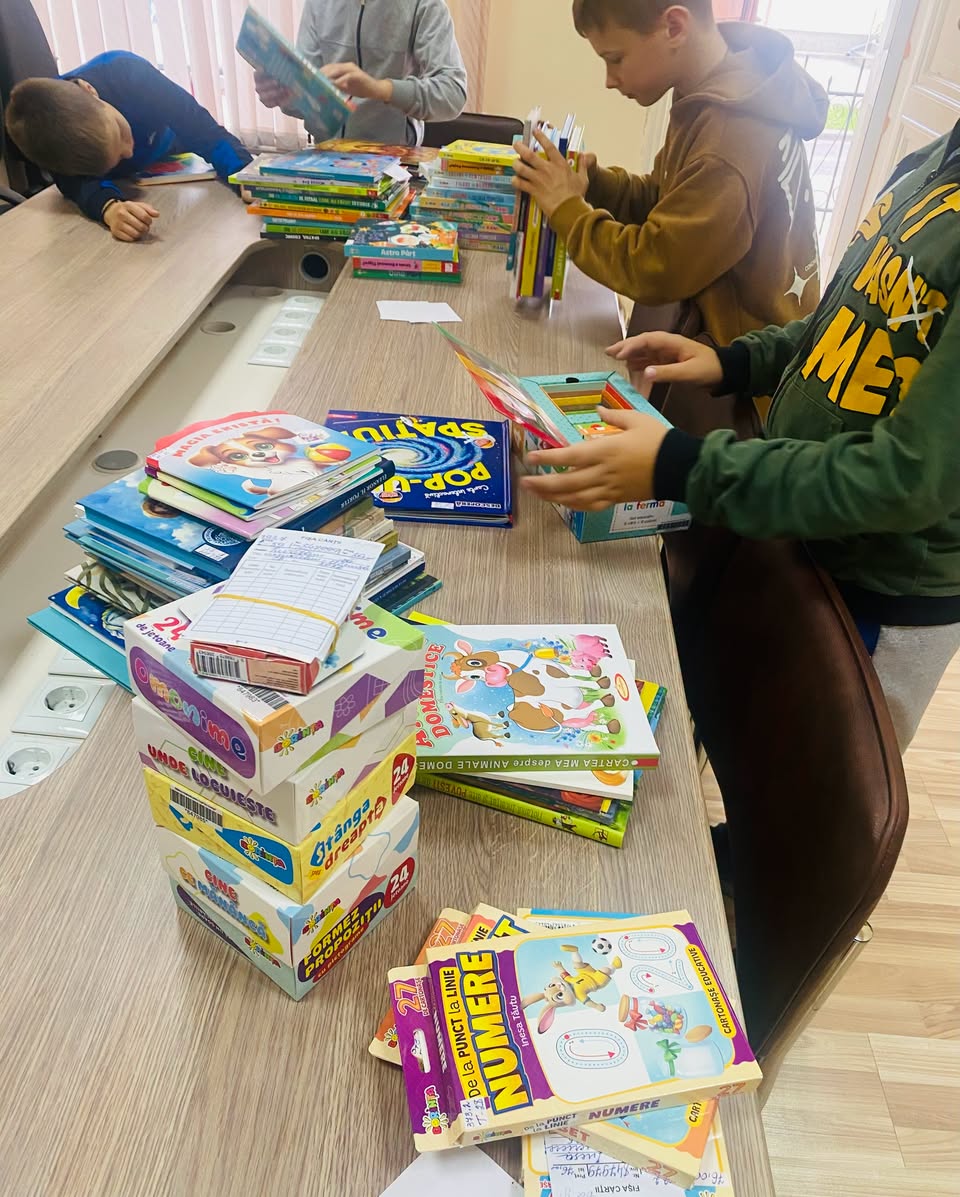 BibCreanga's tweet photo. #Clubul_de_Robotică_BNC_2026
📚🤖
De această dată, la Clubul de Robotică, cartea a ieșit din pagini și s-a întâlnit cu robotica, o provocare creativă, în care poveștile, tehnologia și imaginația au lucrat împreună pentru a da viață unor idei noi! https://t.co/cmVSOju45R