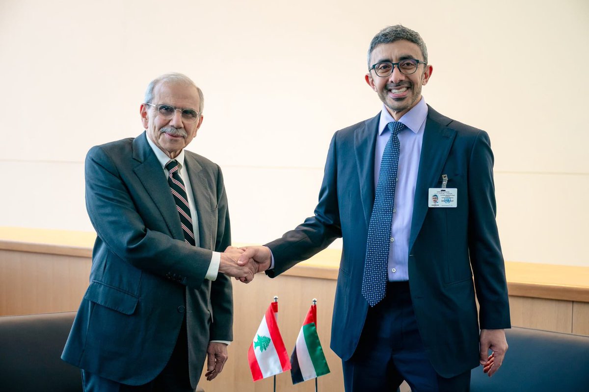 UAEmediaoffice's tweet photo. سمو الشيخ عبدالله بن زايد آل نهيان يلتقي رئيس الحكومة اللبنانية، على هامش اجتماعات الجمعية العامة للأمم المتحدة في نيويورك.

وشهد اللقاء الإعلان عن إطلاق مبادرة «مليون خبير لبناني في الذكاء الاصطناعي»، ضمن مبادرات برنامج الإمارات للتبادل المعرفي الحكومي، بهدف تمكين مليون لبناني من اكتساب المهارات الأساسية والتطبيقية في الذكاء الاصطناعي التوليدي وهندسة الأوامر.