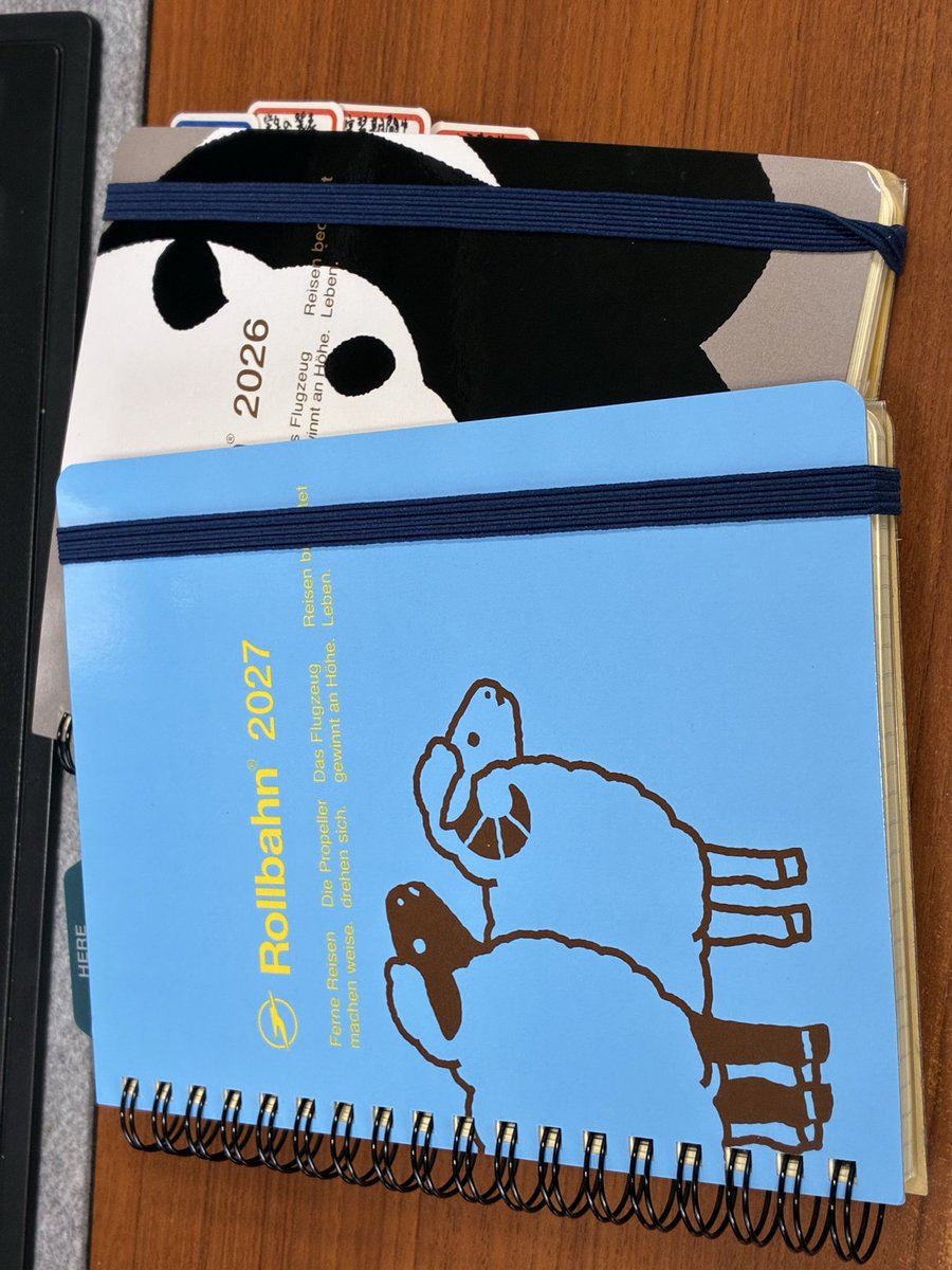 apen418's tweet photo. ロルバーンダイアリーLの使い道が見つかった。学部生のフィールドワーク実習系の授業はちょうど1年半をかける授業4科目ある。早速去年のものを手に入れてメモ、シラバス等を貼った！あと3ヶ月あるが、もうぱんぱん！
#いまる民
#ロルバーンダイアリー https://t.co/Rhn0bRqCDQ