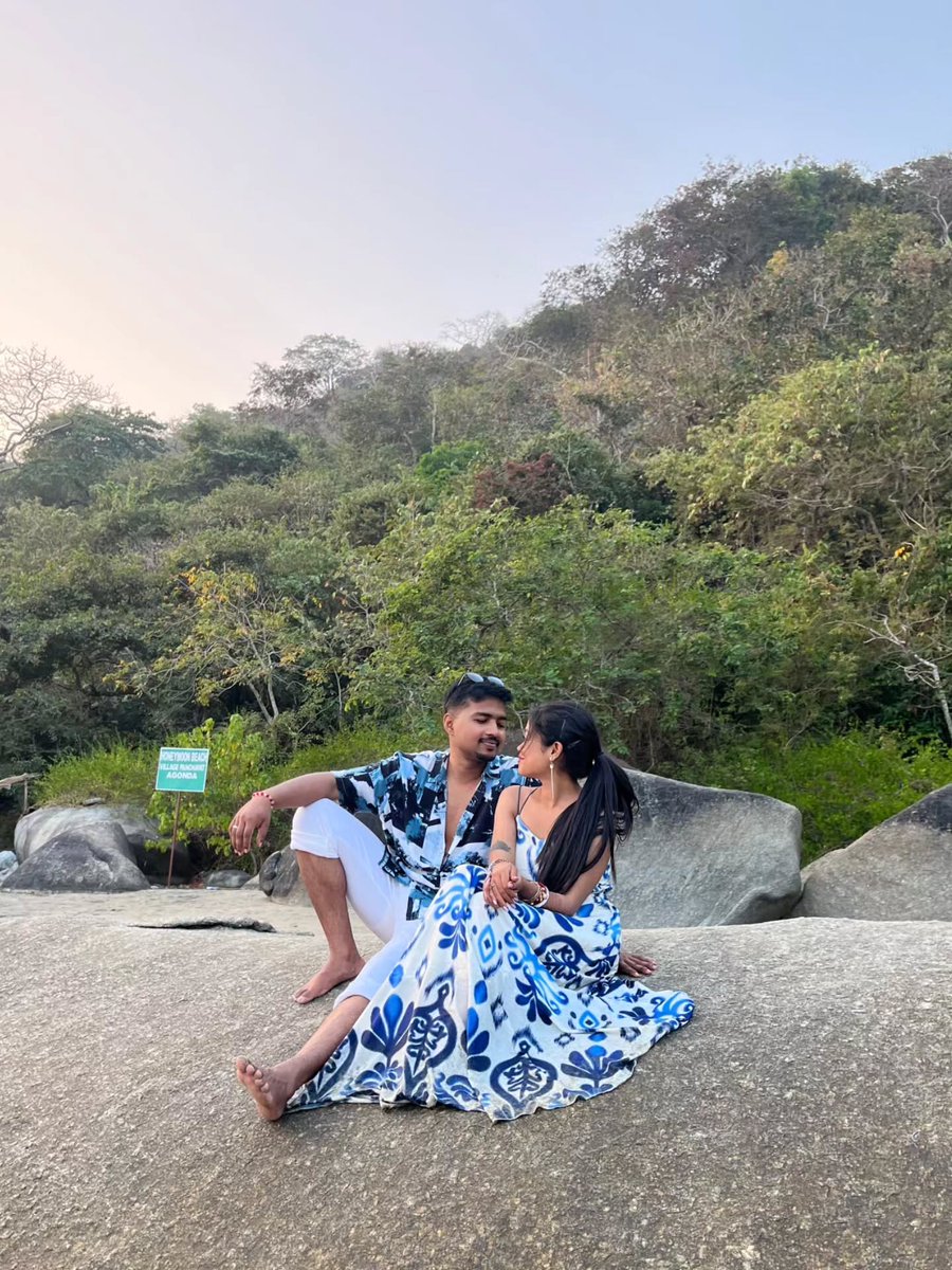 DemarcusBees's tweet photo. Salt in the air, sand in our hair, and love everywhere. https://t.co/CPdxdI6dvA