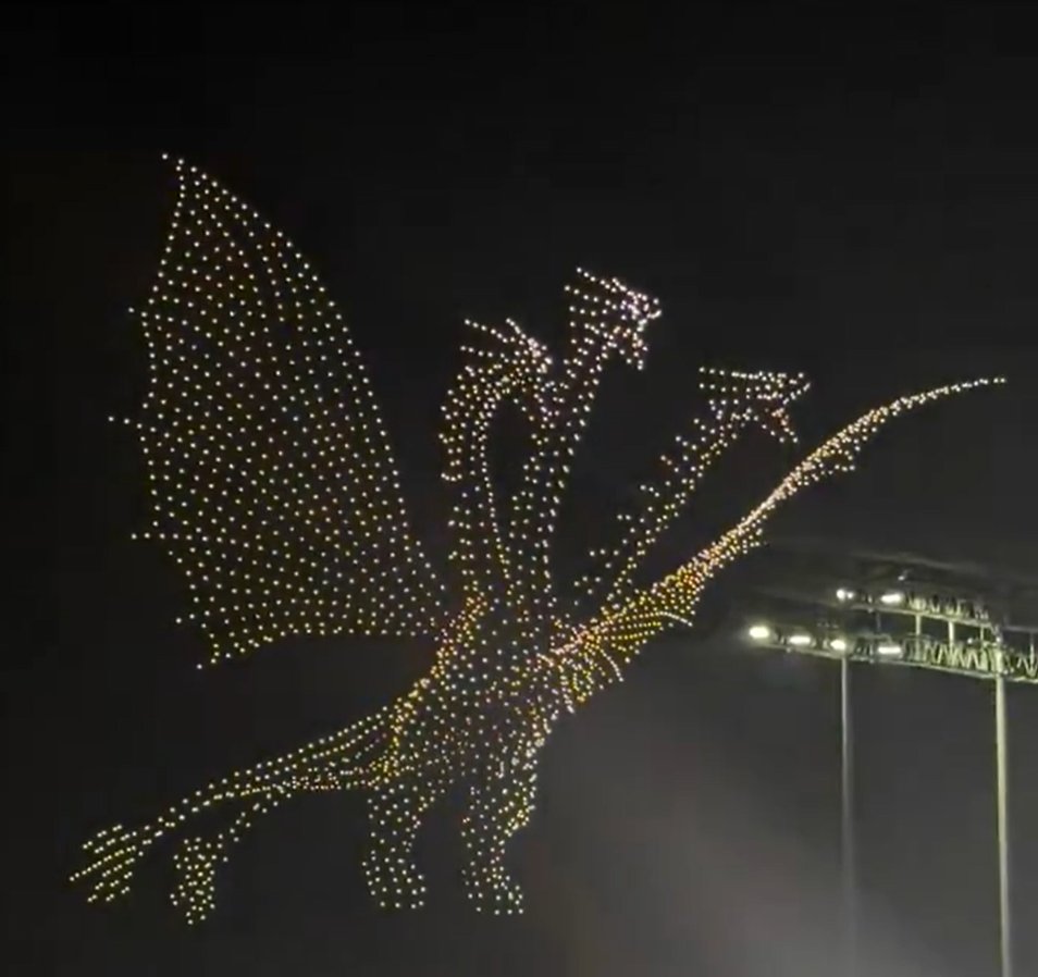14_kaiju's tweet photo. King Ghidorah, Burning Godzilla, Kiryu, and Shin Godzilla at the Dodger Stadium drone show https://t.co/lQg6DjZkRQ
