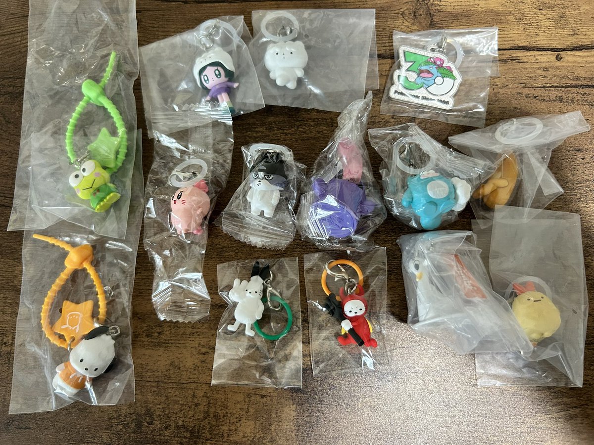 chico520str's tweet photo. ガチャ めじるしアクセサリー 交換譲渡希望
【譲】写真1~4
【求】呪術廻戦めじるしアクセサリー 五条＞＞狗巻、乙骨or定価+送料

京都市内手渡しor郵送
譲渡は3点〜
よろしくお願いいたします🙇‍♂️
↓ https://t.co/zJkmjEgNW6