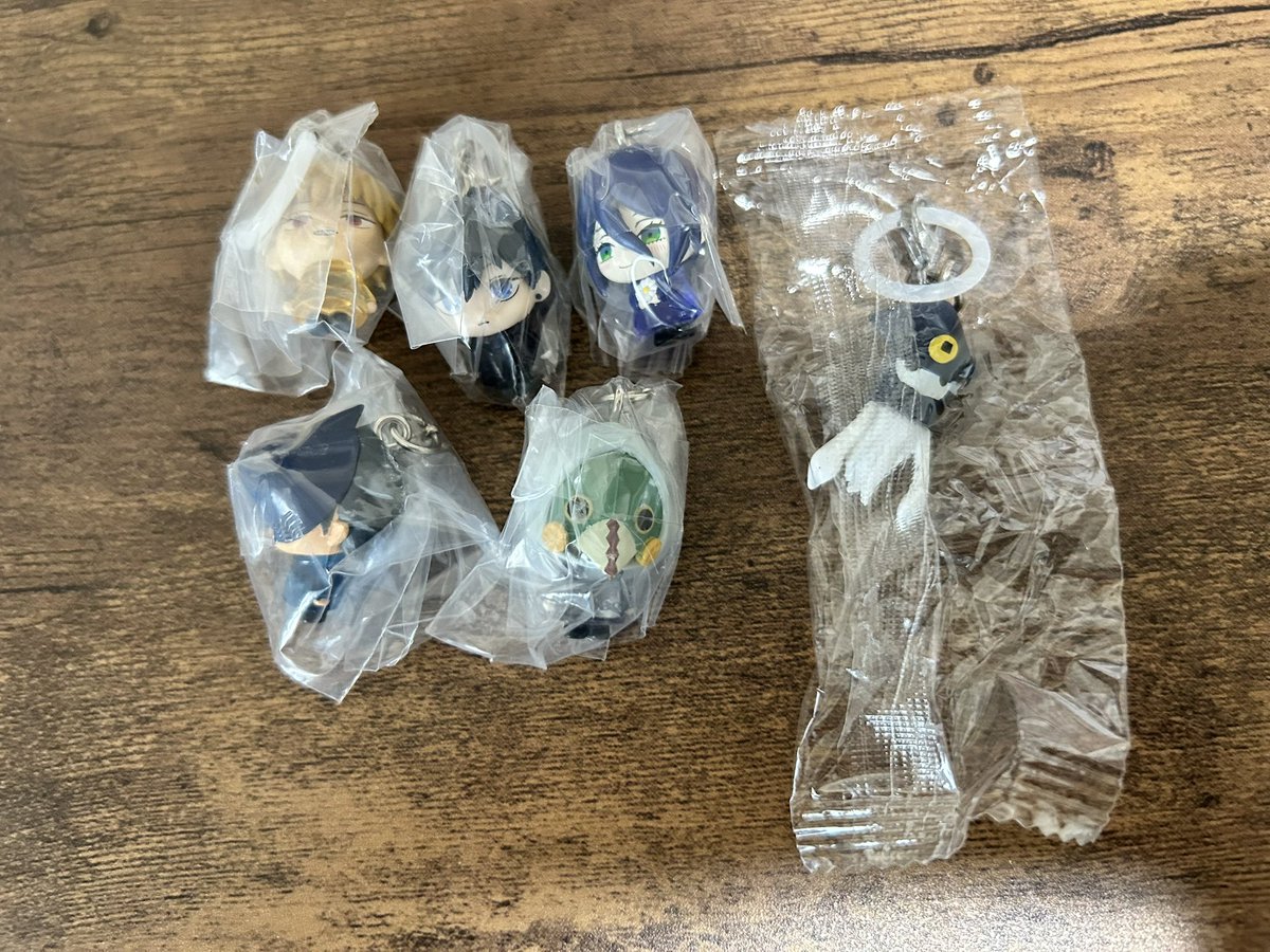 chico520str's tweet photo. ガチャ めじるしアクセサリー 交換譲渡希望
【譲】写真1~4
【求】呪術廻戦めじるしアクセサリー 五条＞＞狗巻、乙骨or定価+送料

京都市内手渡しor郵送
譲渡は3点〜
よろしくお願いいたします🙇‍♂️
↓ https://t.co/zJkmjEgNW6
