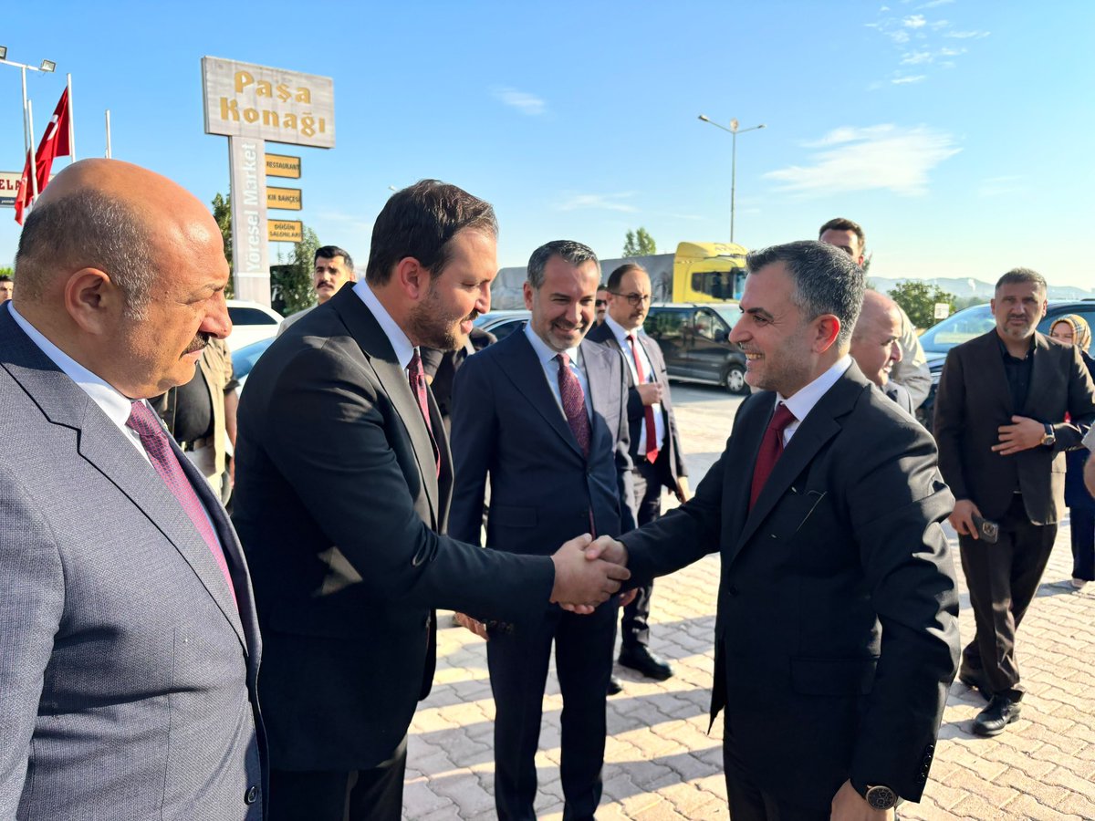 isselmanoglu23's tweet photo. Adalet Bakan Yardımcımız Sayın Abdullah Aydoğdu’yu; Valimiz Sayın Numan Hatipoğlu, Belediye Başkanımız Sayın Şahin Şerifoğulları, MHP İl Başkanı Sayın Oğuzhan Demir, Baro Başkanı Sayın Melih Efe ve değerli katılımcılarla birlikte, Elazığ Ticaret Borsası Başkanımız Sayın Mehmet Ali Dumandağ’ın ev sahipliğinde düzenlenen programda karşıladık.

@Akparti 
@abuyukgumus