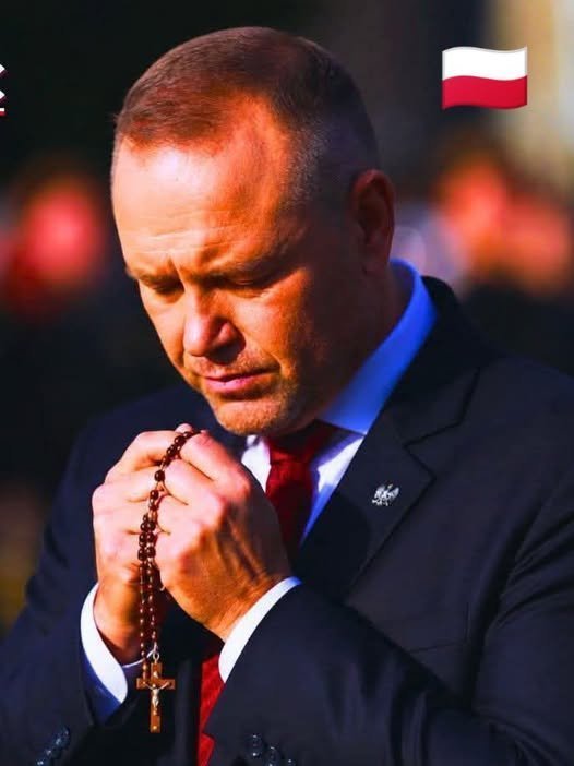 ksJerzyZwy2's tweet photo. Kto zmawia z Nim za Narod, za Ojczyzne, za zgodę, jedność i wierność tylko w służbie Polsce, nigdy obcym. https://t.co/8dIlOHHWzj