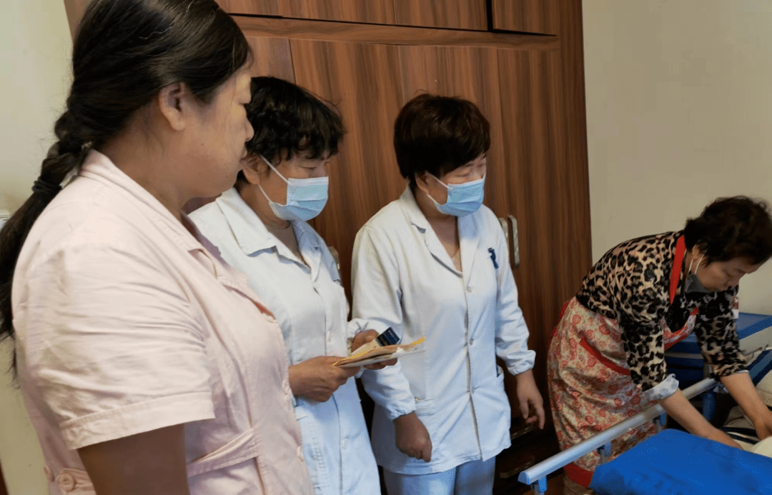 Murdiyanti94's tweet photo. [The apricot-themed medical workshop led by skilled nurse Cao is in full swing!]， https://t.co/DDffjzgYgJ