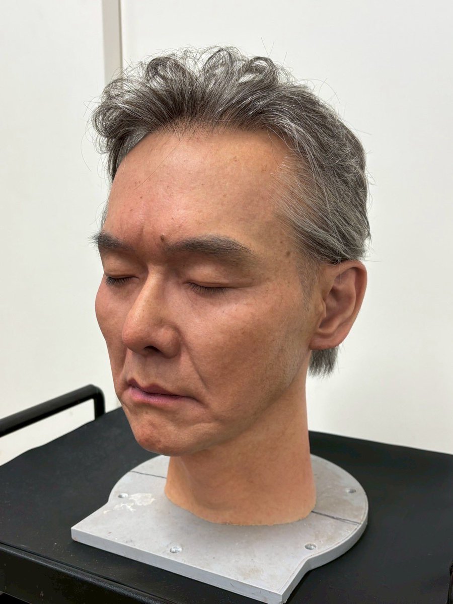 Amazing_Jiro's tweet photo. Netflix ダウンタイム
整形のビフォア〜アフターの特殊メイク以外にも、手術シーンで用いられるダミー人形も製作しました。渡部篤郎さん以外にも研ナオコさん、天野はなさん、安達祐実さん、風間俊介さんの手術シーンで、メスを入れる際のヨリのシーンに使われています！
#ダウンタイム https://t.co/ElVywujYV6