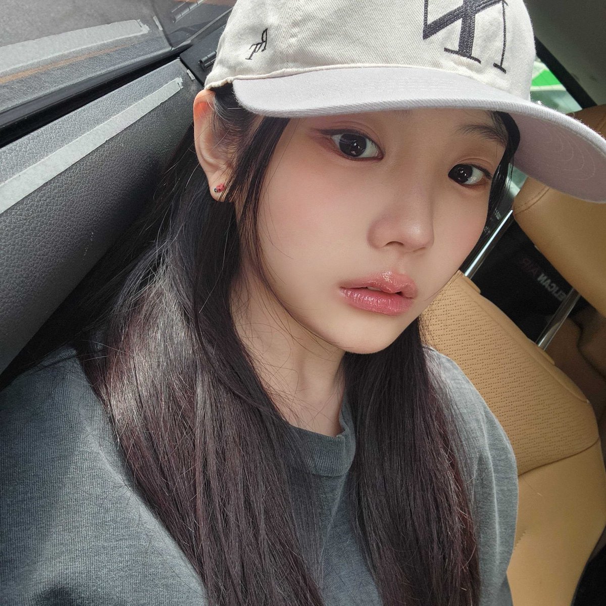 pingu_inging's tweet photo. 모자 쓴 원희만 보면 희귀고 싶어지는 병 https://t.co/QwUFkhMkad