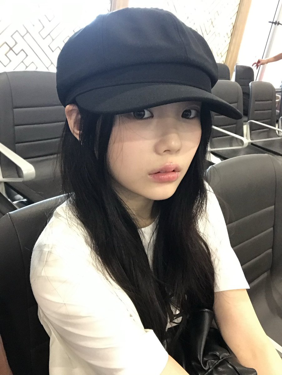 pingu_inging's tweet photo. 모자 쓴 원희만 보면 희귀고 싶어지는 병 https://t.co/QwUFkhMkad