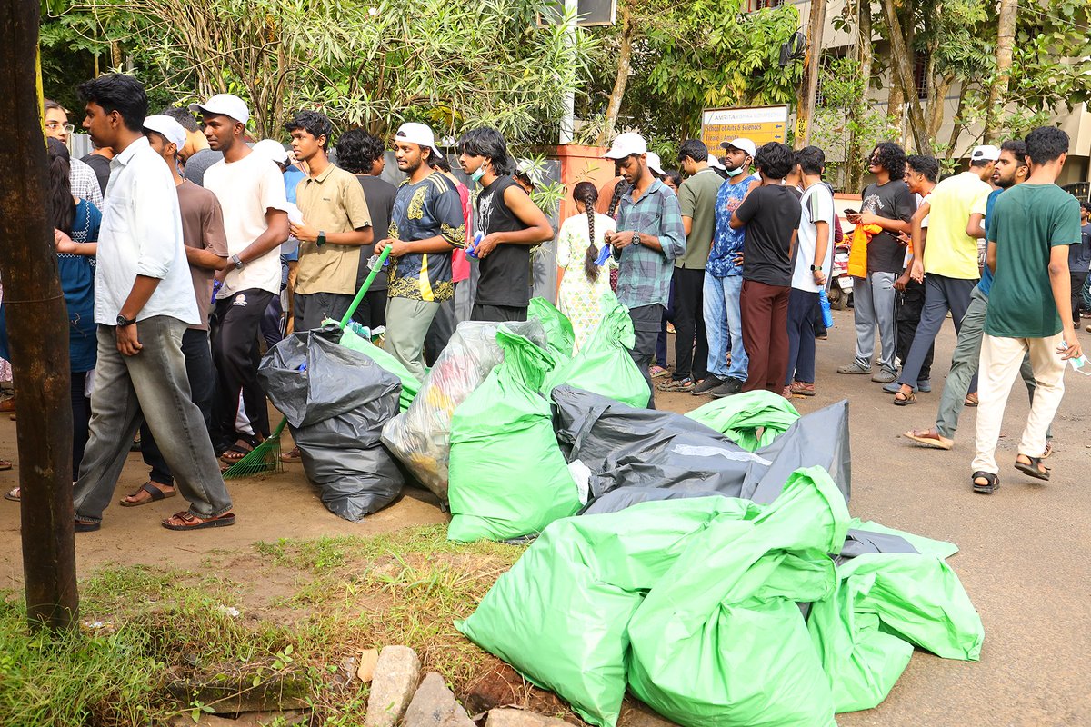 AMRITAedu's tweet photo. 🌱 Cleaner surroundings. Stronger community. Sustainable future.

As part of Vishwa Seva Dinam, Amrita students, faculty & staff came together on Sept. 24 to clean and segregate waste at Amritapuri and neighboring public spaces.

Inaugurated by Shri C. R. Mahesh, MLA, Karunagappally, the drive reflects collective action for the SDGs—SDG 11, 12, 13 & 17.

Every small effort matters. ♻️🌍

#VishwaSevaDinam #Amrita #SDGs #Sustainability #ClimateAction #WasteSegregation