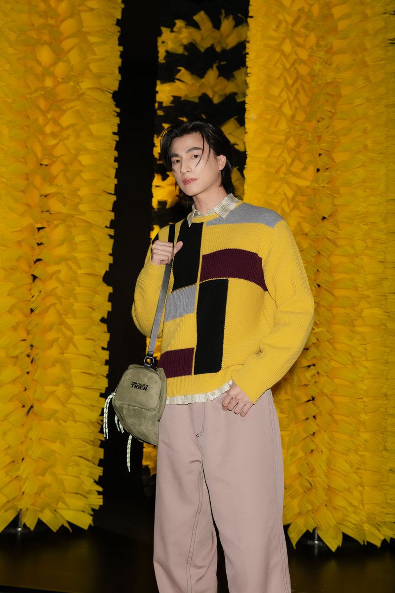 mintmag_th's tweet photo. เก็บภาพประทับใจของหนุ่ม #กลัฟคณาวุฒิ แบรนด์แอมบาสเดอร์ของ Onitsuka Tiger จัดเต็มลุคใหม่สดใส ร่วมชมแฟชั่นโชว์ Onitsuka Tiger คอลเล็กชั่น Spring/Summer 2027 ในมิลานแฟชั่นวีค ที่จัดขึ้นเมื่อวันพุธที่ผ่านมา ท่ามกลางการต้อนรับจากแฟนๆ อย่างอบอุ่น 💚

#OnitsukaTigerSS27xGULF
#GulfKanawut
#OnitsukaTigerSS27
#MintNews