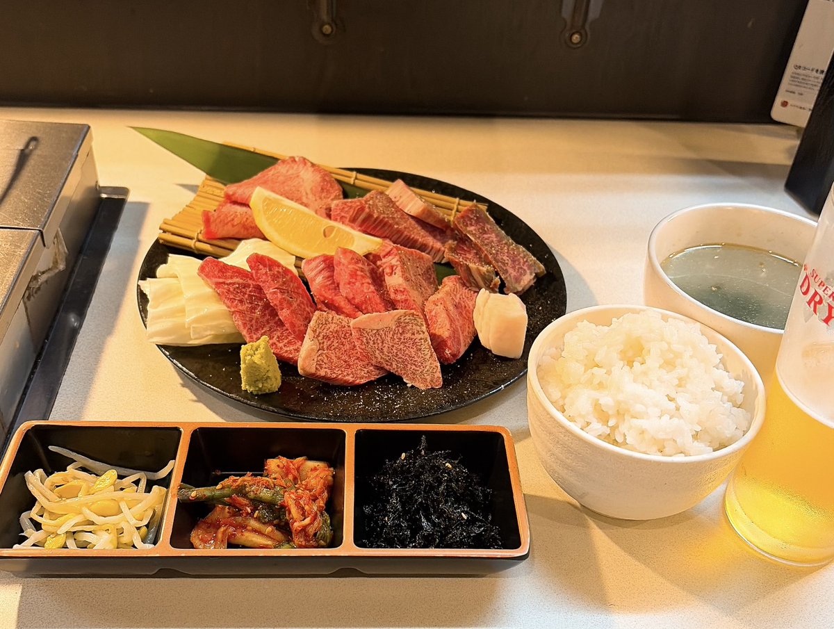 xsheeenax's tweet photo. 預けてた荷物を取りに宿へ戻ると駅まで送ってくれた。暑いし上りの階段想像してげんなりしてたから助かるー。
「この後はどちらへ」
「……大阪帰ります……」
みんな室生寺とか飛鳥とか行くみたい。元気やな。
もうわたくしは這々の体で俗世へ戻って途中下車ですよ。潔斎精進潔斎精進！（辞書をry https://t.co/NTKRTX2V47
