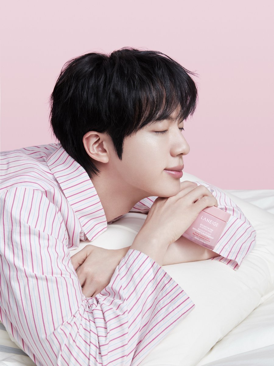 jjjin__1204's tweet photo. 260925 laneige id 인스타 #석진 
https://t.co/ovTxaTrPUc

Looking this good, even in your sleep? Must be a Worldwide Handsome thing 👀

#laneige #laneigeid #JinxLaneige #방탄소년단진 #Jin https://t.co/1M11H4OFyy