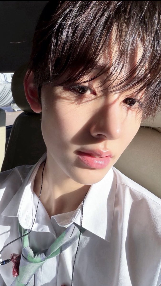 eyanngantuk's tweet photo. PAIRED WITH GLOSSY LIPS https://t.co/i62TOMvOmm