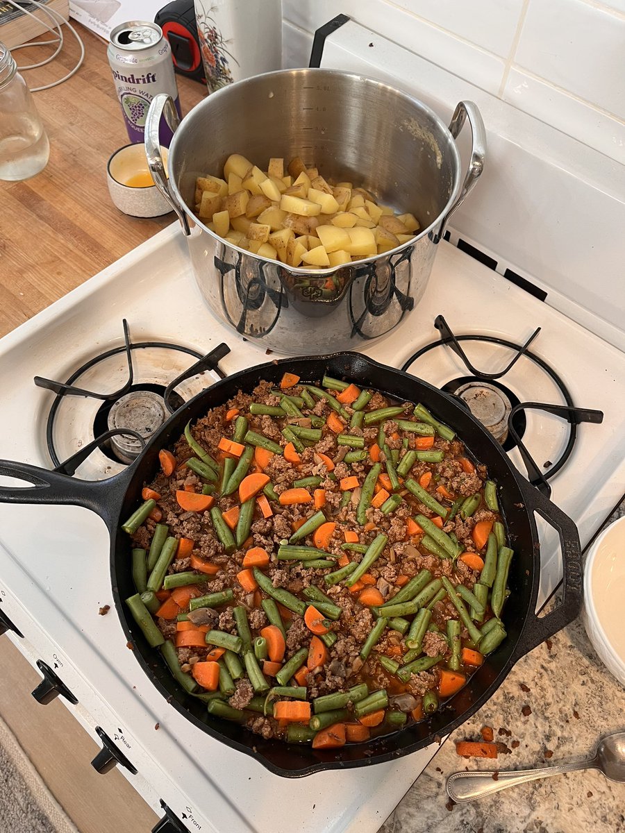 ThinkingBone's tweet photo. i recommend making a low fodmap shepard’s pie for a beautiful woman. you will not regret making a low fodmap shepard’s pie for a beautiful woman. https://t.co/rIkkR9cHgC