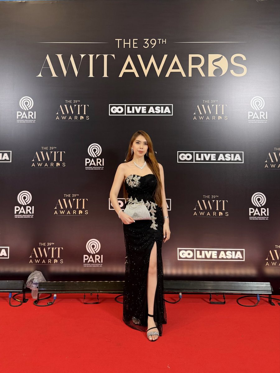 HKSamanthaDC's tweet photo. The 39th Awit Awards πΆ Iβm so proud of you lil bro @shawndelacruz β€οΈ Thank you for having us!β¨
π moaarena
IG: @samanthadcofficial
#AwitAwards #39thAwitAwards #music #OPM #opmsongs https://t.co/6SwnJ8oHvm