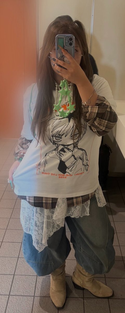 Sir__ryu0's tweet photo. 1日目のブーツにジーンズインしてる私と2日目のブーツにジーンズしてるなとりくんっ！！！同じコーディネート嬉しいけど日にち違うの悔しい、、、 https://t.co/Mvlezinm2I