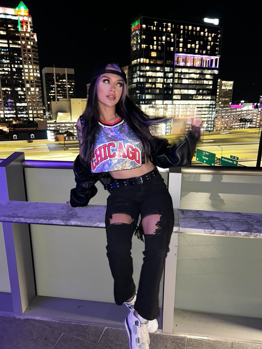 BredWithAnEgo's tweet photo. Blessing you all on this Thursday evening with photographs of Chicago's Favorite. https://t.co/y2LGGLiVuo