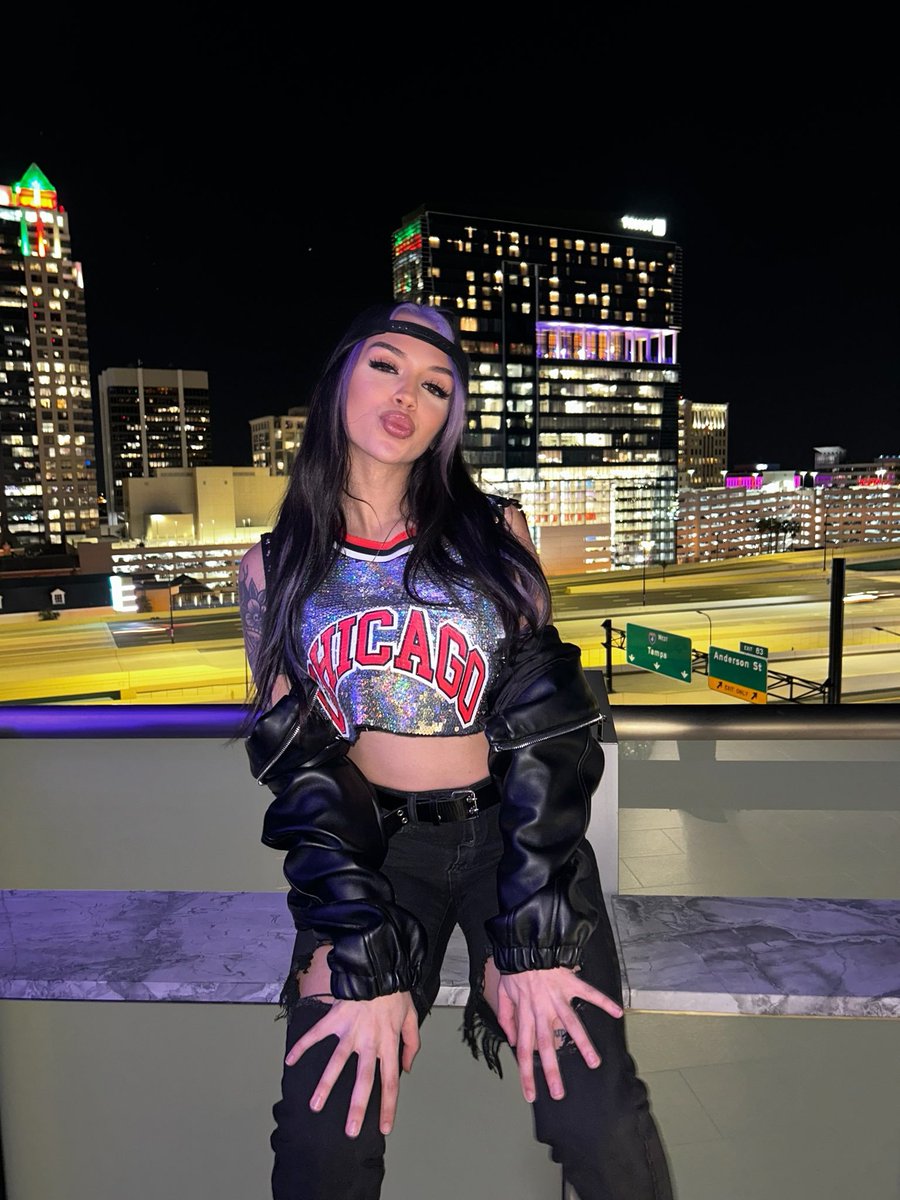 BredWithAnEgo's tweet photo. Blessing you all on this Thursday evening with photographs of Chicago's Favorite. https://t.co/y2LGGLiVuo
