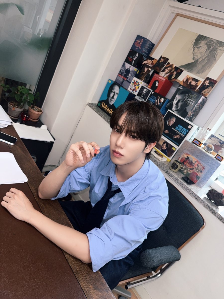 nSSign_official's tweet photo. [ #카즈타 ] 회사 일은 나한테 맡겨!! 우리 코스모는 잘 쉬고 즐거운 한가위 되세요🫰🏻

#nSSign #엔싸인 #エンサイン #KAZUTA https://t.co/YjHtM9GQIw