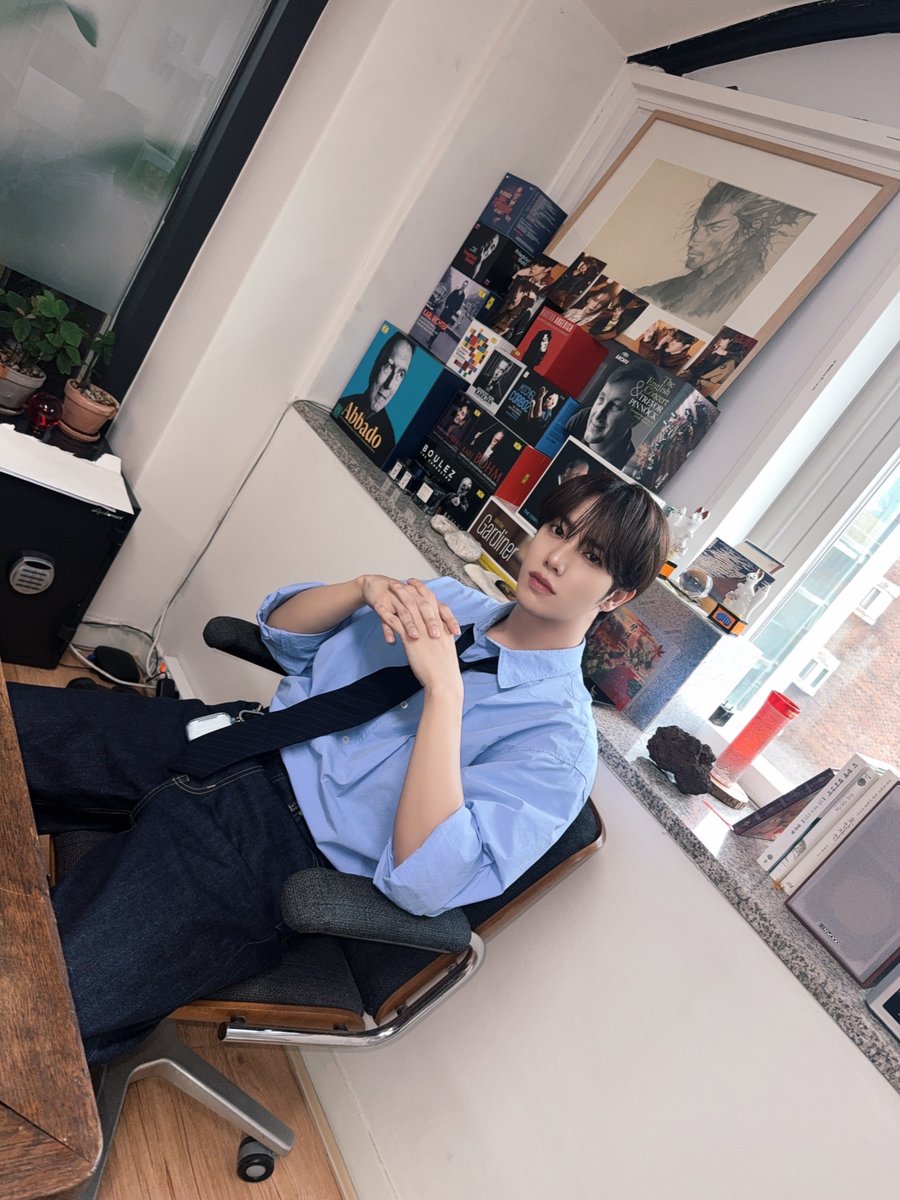 nSSign_official's tweet photo. [ #카즈타 ] 회사 일은 나한테 맡겨!! 우리 코스모는 잘 쉬고 즐거운 한가위 되세요🫰🏻

#nSSign #엔싸인 #エンサイン #KAZUTA https://t.co/YjHtM9GQIw