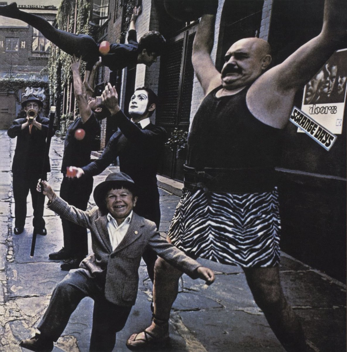 nottco's tweet photo. Released today 25th September 1967 The Doors "Strange Days"

Album cover artwork photography by 📸 Joel Brodsky

#JimMorrison #thedoors #AlbumOfTheDay #60s https://t.co/uH2gCTjOh9