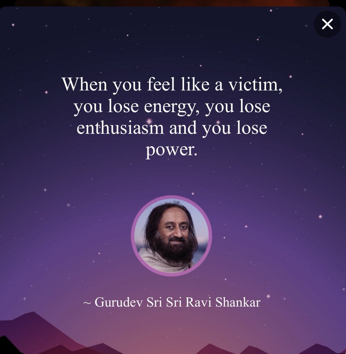 RupGurbani's tweet photo. “ Saat anda merasa bagaikan seorang korban, anda kehilangan energi, anda kehilangan antusiasme dan anda kehilangan kekuatan. “

Gurudev Sri Sri 
Renungan Jumat
Joglo 25-9-26 https://t.co/l6mu196peK