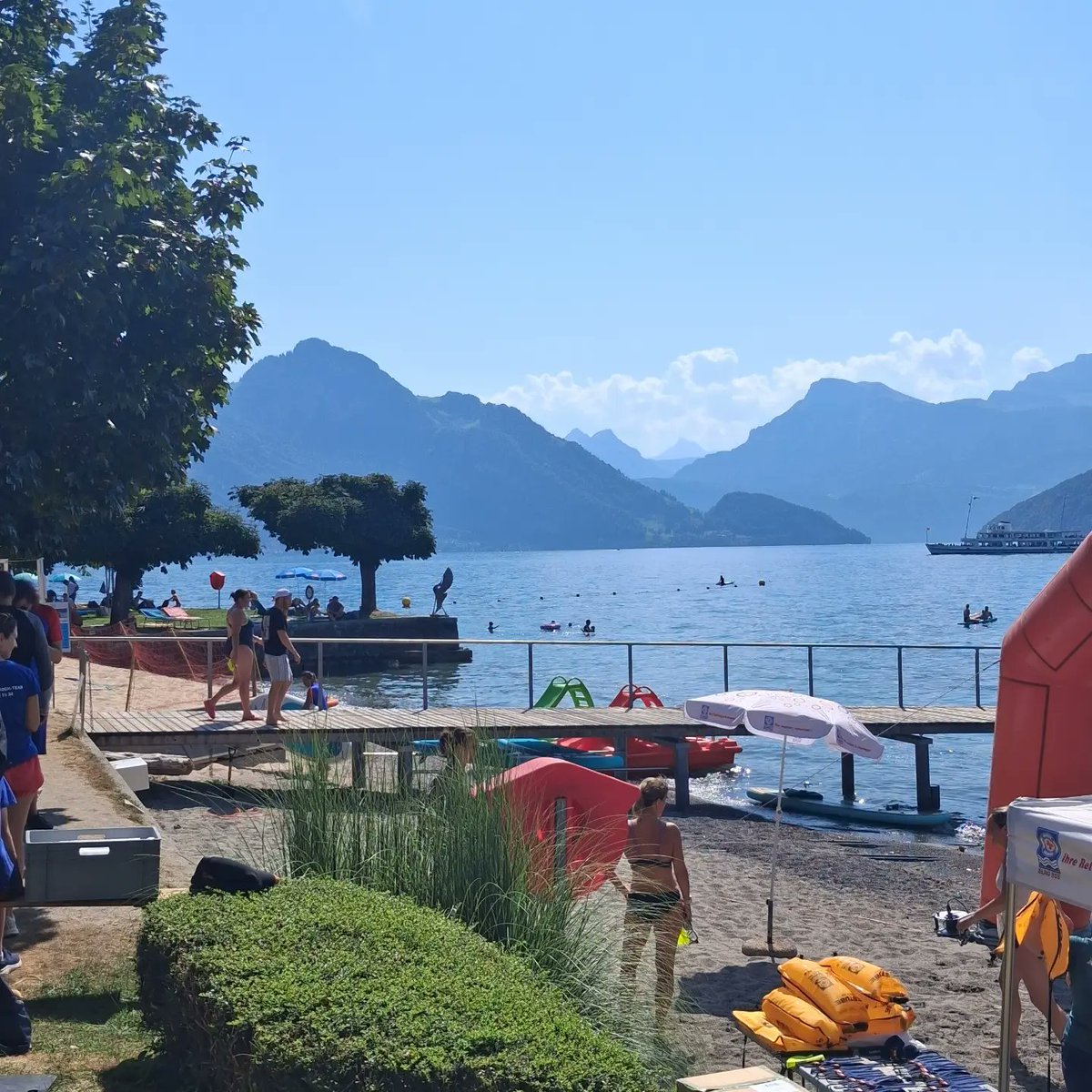 TanikaWinlye's tweet photo. Ein sonniger Tag am unverwechselbar schönen Vierwaldstättersee. https://t.co/HNRv20CziC
