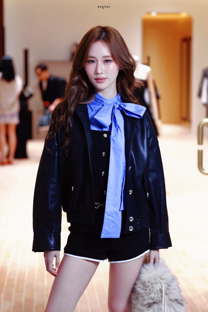 benjiao_buben's tweet photo. 蓝色蝴蝶结

#janeeyeh   @janeeeyeh 
#MajeParisXJaneyeh https://t.co/EZaPbIGBYf