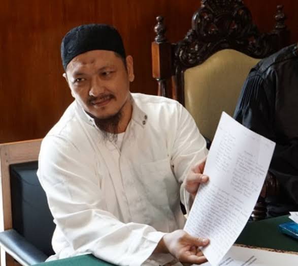 abulmuzaffar10's tweet photo. Lah mending itu mewah-mewah

Tahu ga kalau Lapas Kelas IIA Cipinang, itu jadi pabrik pembuatan narkoba??

Itu kejadiannya lama banget. Tahun 2013. 

Beneran heboh waktu itu. Dan mencoreng nama baik lapas dan pemerintah.

Dan sudah pasti itu pabrik ga mungkin beroperasi tanpa izin dan sepengetahuan sipirnya.

Menurut kementerian hukum, itu pabrik punya Freddy Budiman.

Sekarang orang itu sudah dihukum ma*i. 

Dan semoga pertobatannya di Lapas diterima oleh Allah swt.
