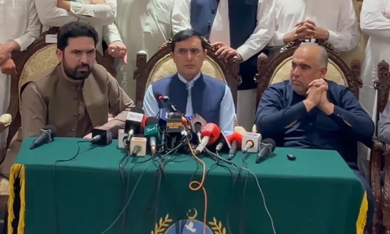 AsadAToor's tweet photo. 🚨🚨
کیا آپ چاہتے ہیں پی ٹی آئی لانگ مارچ ملتوی کردے؟
آپشن ون: ہاں
آپشن ٹو: نہیں
کمنٹ میں رائے دیجئے اور ری ٹویٹ تاکہ زیادہ سے زیادہ لوگ رائے دے سکیں https://t.co/cPUcWnMtHd