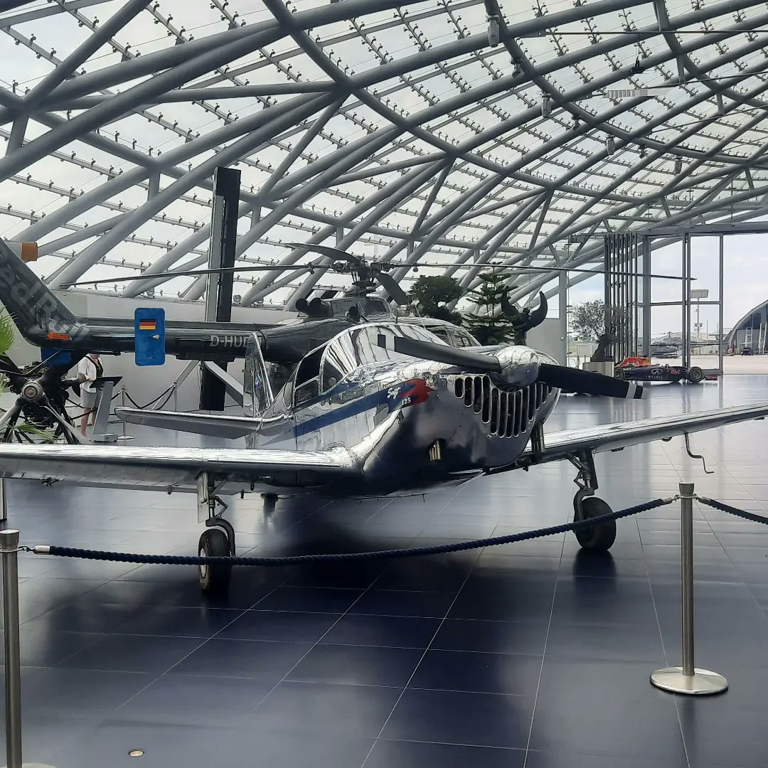 TanikaWinlye's tweet photo. Der Red Bull Hangar-7 – ein weiteres Highlight der Familie Mateschitz. Hier zaubern monatlich wechselnde Sterneköche aus aller Welt kulinarische Meisterwerke und begeistern ihre Gäste mit außergewöhnlicher Kochkunst. https://t.co/EWeCHKKzY9