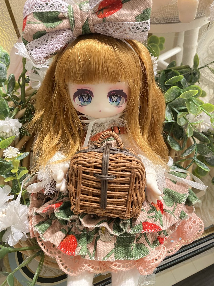 HBCocoon's tweet photo. ノーメイクヘッドが複数あったので、果果ちゃんもデカールで作りました♡

メイクは他の子より少し濃いめのピンク

アイは16mm
ウィッグは6~7inch

バスケットも作ってみました🎀
ちゃんと開きます✨️

後頭部につける白いパーツだけ欲しい🥲
マステで後頭部止めてます💦

 #モフモフおやすみ https://t.co/21mnEJIQQ8