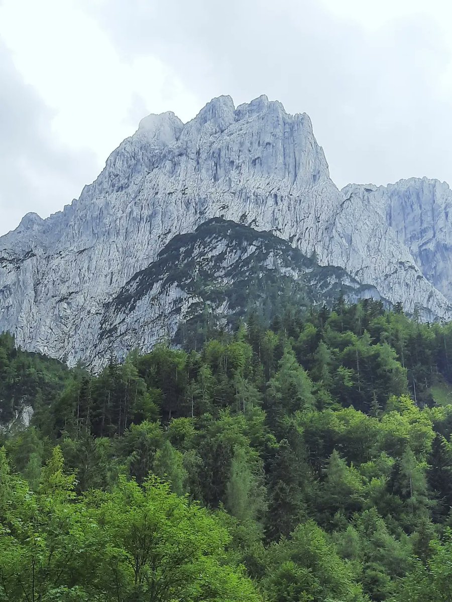 TanikaWinlye's tweet photo. Der Kaiserwinkl: eine atemberaubend reizvolle Region zwischen den Gipfeln des Kaisergebirges im Süden und den Chiemgauer Alpen im Norden. https://t.co/Dw5Hq3sW2r