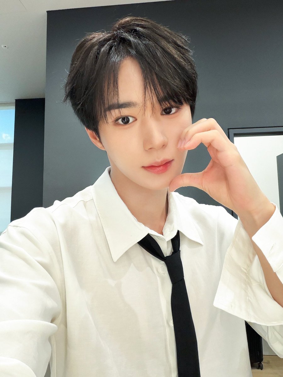 boriguma's tweet photo. 260925 알디원 플챗 #준서

♡꒰ა ALLYZ 낭만 DAY ໒꒱♡
🗓️ 25th SEPTEMBER - 9:25PM에 서로 "사랑해!♥︎" 해주기 https://t.co/0B3FBnLyCo