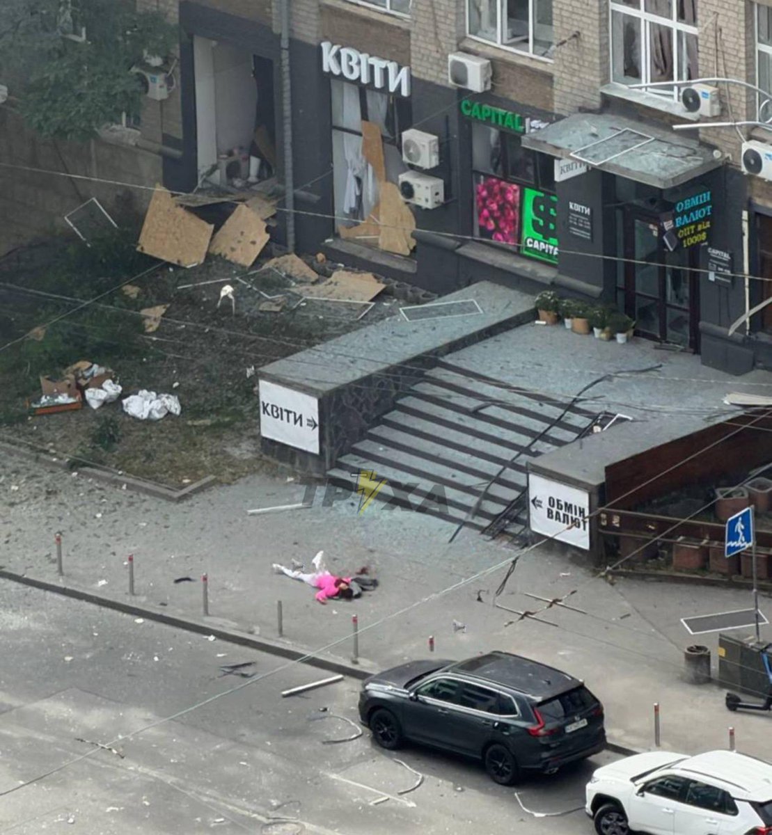 angelshalagina's tweet photo. 💔💔After the impact, bodies of people are lying in the middle of the street.
Kyiv, 25.09.2026 https://t.co/YZL2gArLRs