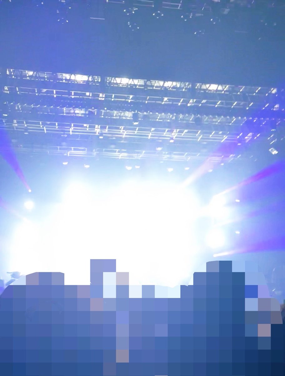 tom04_spla's tweet photo. 過去１眩しいライブで最高‼︎🙌 https://t.co/QU9h0JCZgH