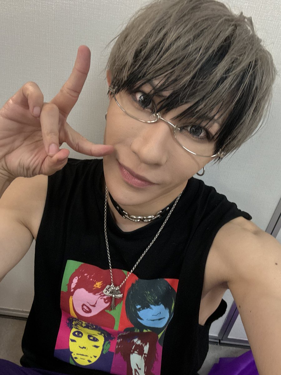 junjunmjgirly's tweet photo. ファンクラブツアー完走しました！このあとはツアーを映像と共に振り返るネタバレNightの配信です！取り急ぎ！福岡の皆様、ニコ生で配信をご覧くださった皆様、ありがとうございました！ https://t.co/hoJs3lo7wg