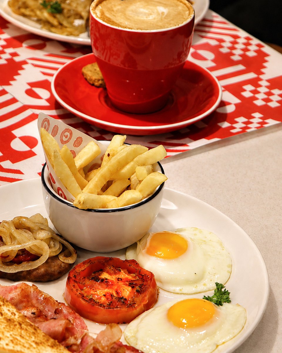 Eastgateshops's tweet photo. ☕ Good food, good coffee, good times - that’s a Wimpy kind of day. ❤️

Whether you’re stopping by for a classic breakfast, tucking into a hearty burger or catching up over coffee, Wimpy has something to satisfy every craving.

Swipe through for a little Wimpy inspiration and make your next meal one to remember. 😋

📍 Find Wimpy at Eastgate Shopping Centre.

#SeeYouAtEastgate #WeGotYou #WIMPY