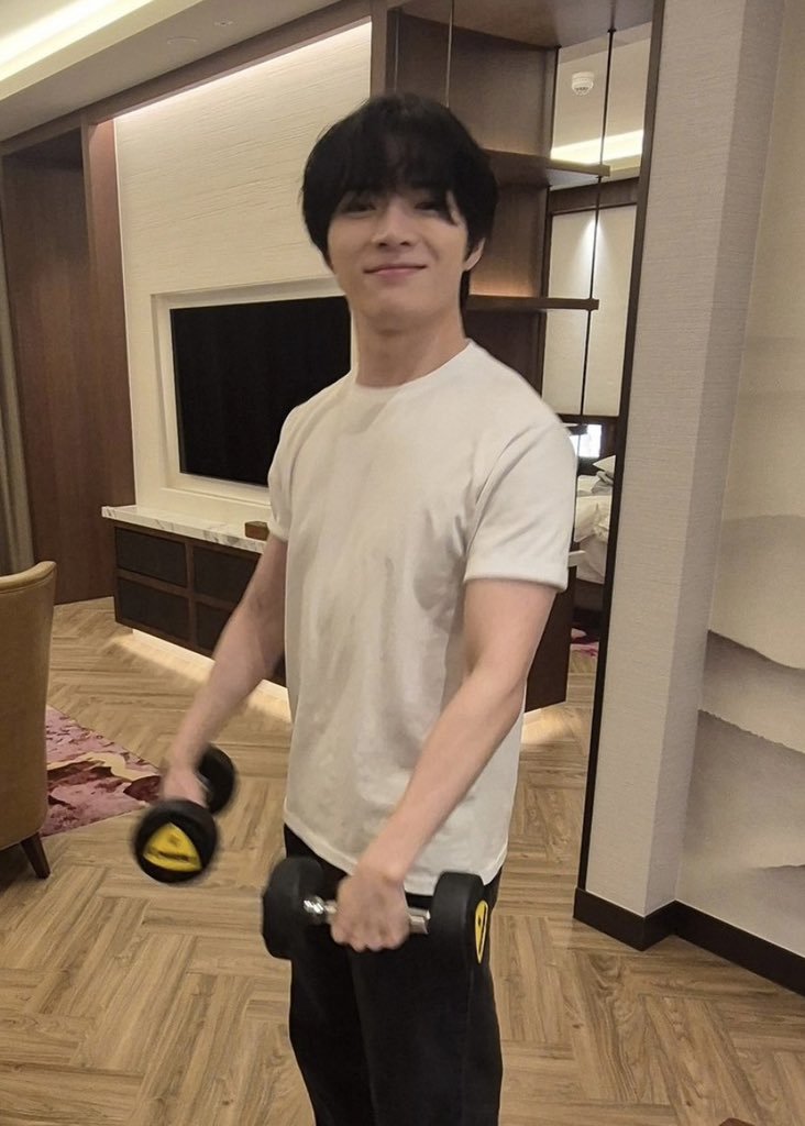 bamcheekies's tweet photo. tl brought me back to this beomgyu and im missing him dearly look at him so cutieful despite working out 🥹 https://t.co/9RgmWGwumw