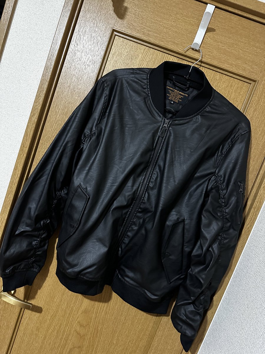 syou7275's tweet photo. ワークマンで一目惚れしちゃったヤツ
レザー調のMA-1
即買いだよね

着る機会があるかは謎 https://t.co/2unqAgNump